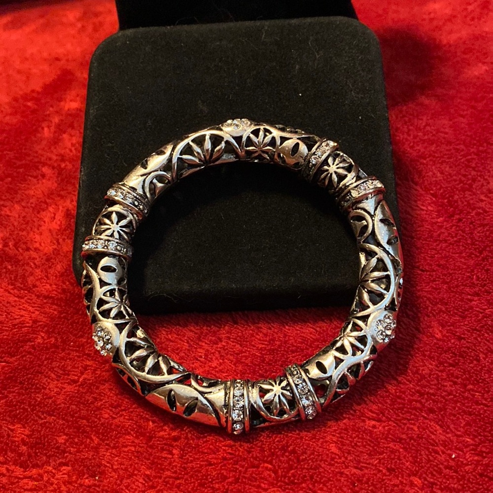 IMAN SILVERTONE BANGLE
BRACLET SAND DOLLARS, FLORAL PRINT WITH RHINESTONES